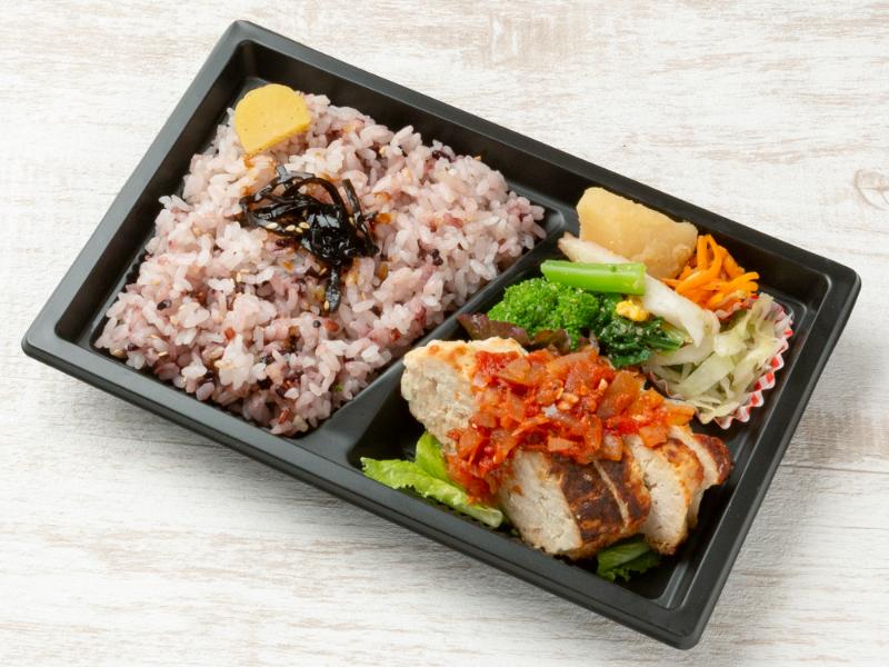 【軽めサイズ】鶏ひき肉とおからのヘルシーハンバーグ弁当