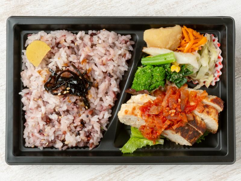 【軽めサイズ】鶏ひき肉とおからのヘルシーハンバーグ弁当
