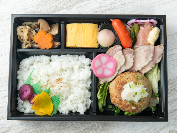 桃太郎弁当～ＭＯＭＯＴＡＲＯＬＵＮＣＨＢＯＸ～特製ハンバーグとローストビーフ