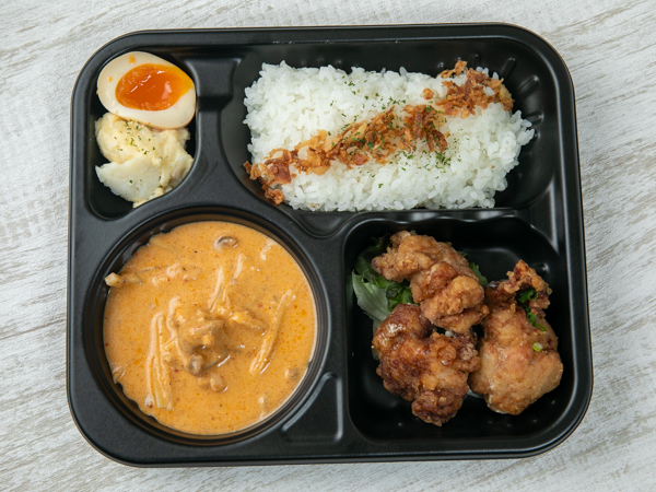 濃厚！やみつきマッサマンカレー～月影の千夜カレー～秘伝のタレに一晩じっくり漬け込んだ特製唐揚げ
