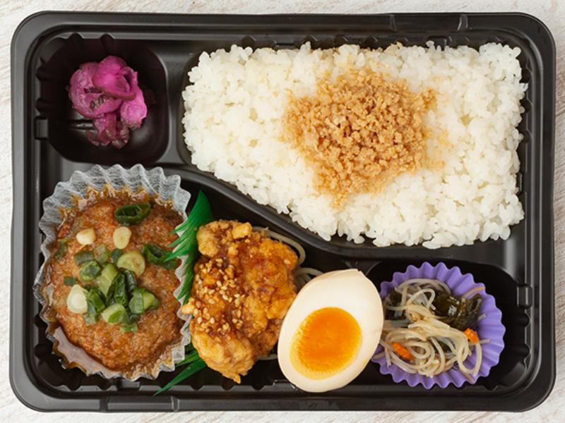 ハンバーグ×とりから弁当