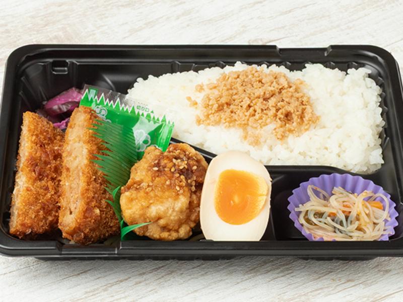 メンチカツ×とりから弁当
