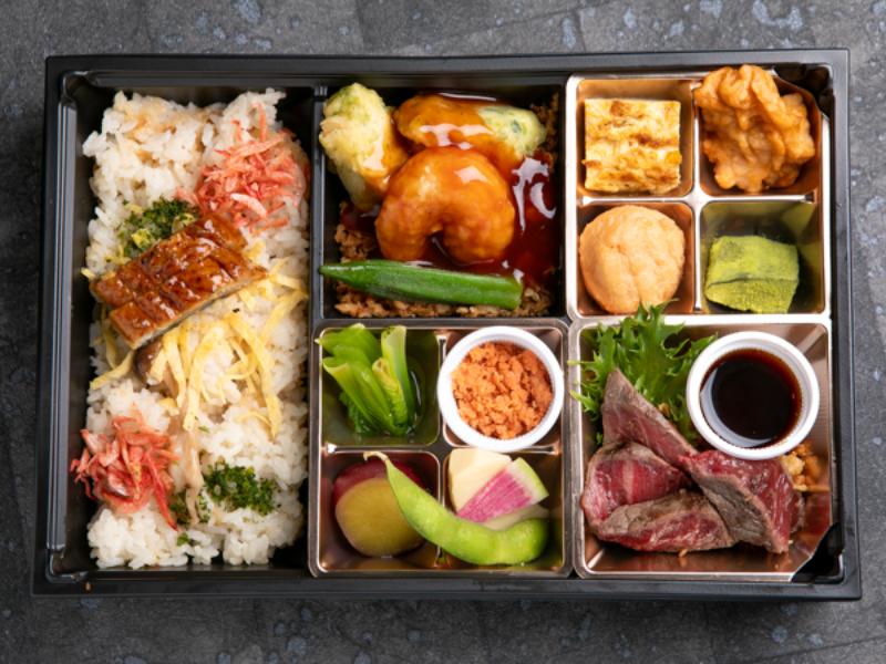 国産牛ステーキと炎の燃えるような海老チリとうなぎ飯の御膳和食