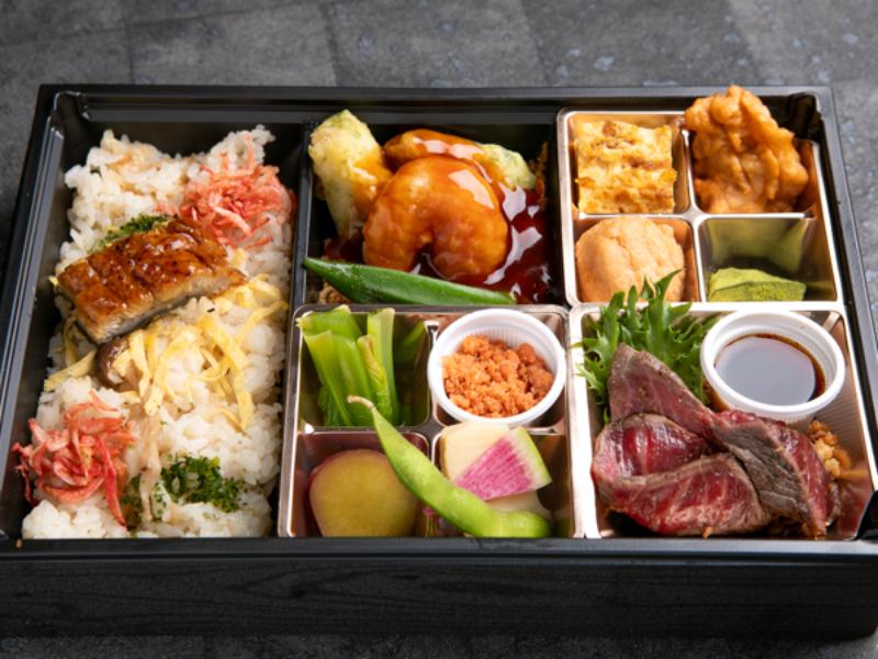 国産牛ステーキと炎の燃えるような海老チリとうなぎ飯の御膳和食