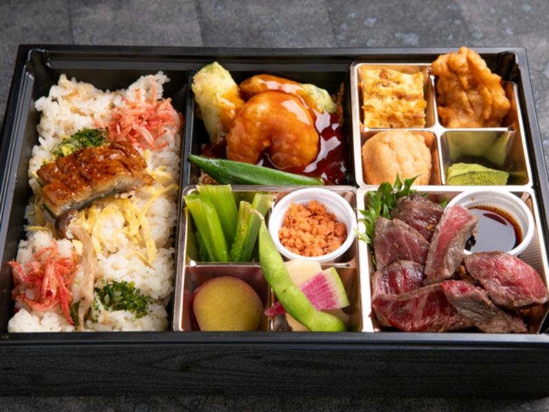 国産牛ステーキ（特盛）と炎の燃えるような海老チリとうなぎ御膳