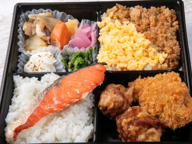 【ボリューム弁当】鮭＆ヒレカツ＆鶏大根