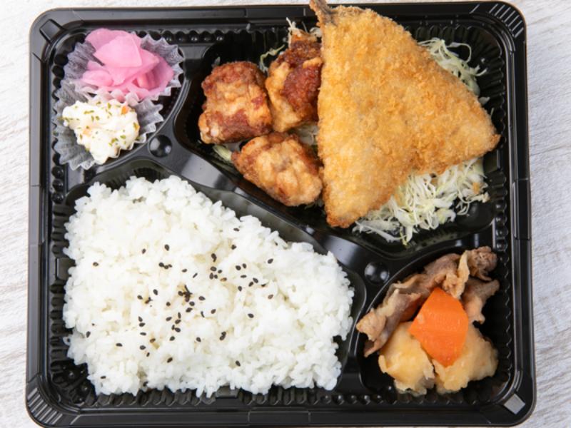 【コスパ抜群】アジフライ＆唐揚げ＆肉じゃが