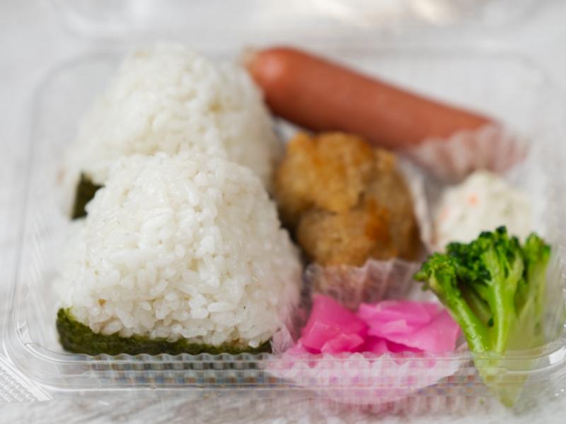 おにぎり2個（おかず2品）