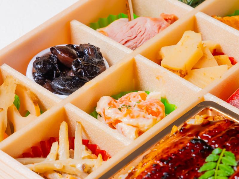 鰻重と彩り錦御膳