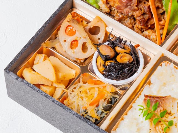 季節の副菜鯛めしとすき焼き和膳