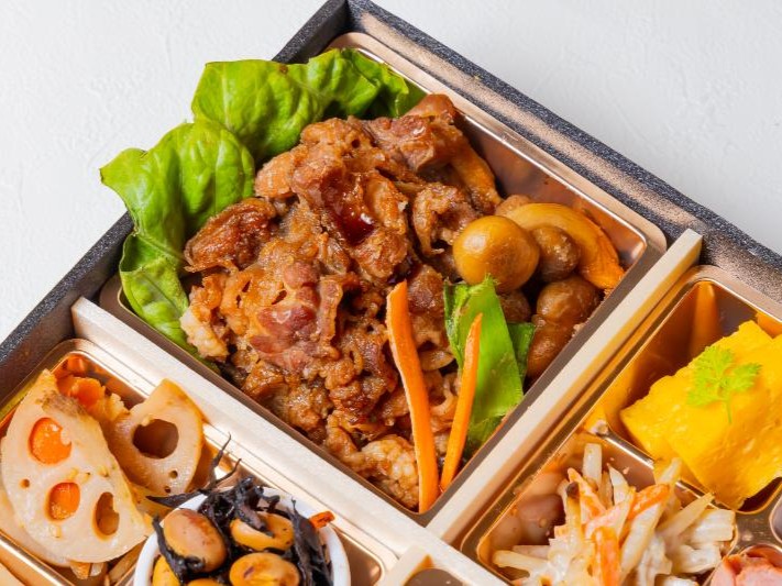 季節の副菜鯛めしとすき焼き和膳