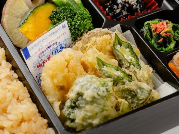 四季の炊き込み御飯と天麩羅御膳