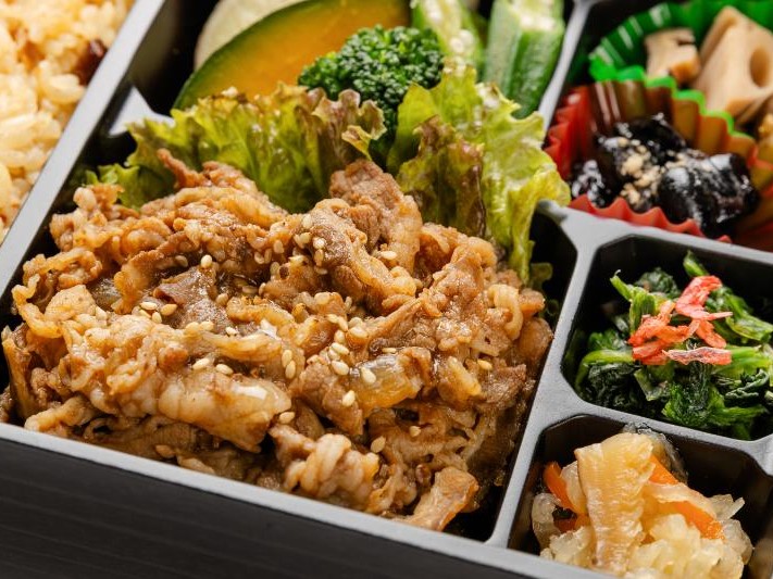 四季の炊込み御飯と焼肉御膳