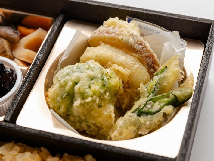 季節の炊込み御飯と天麩羅御膳