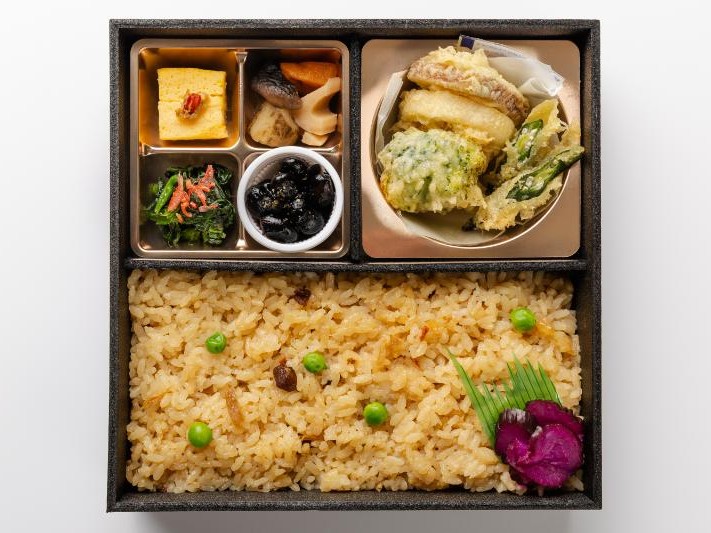 季節の炊込み御飯と天麩羅御膳