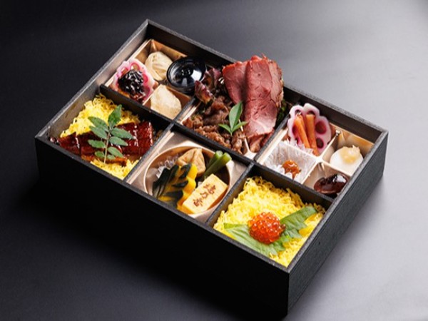 国産A5和牛しっとり焼肉と特選ローストビーフ 炭火焼うなぎちらしと北海道産いくらちらしのおもてなし懐石御膳