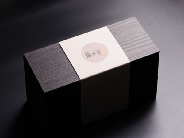 国産黒毛和牛やわらかすき焼きと五目炊き込み二段懐石御膳