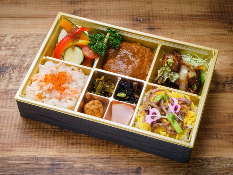 アジタート〜ミンチカツと豚の甘辛炒め弁当〜