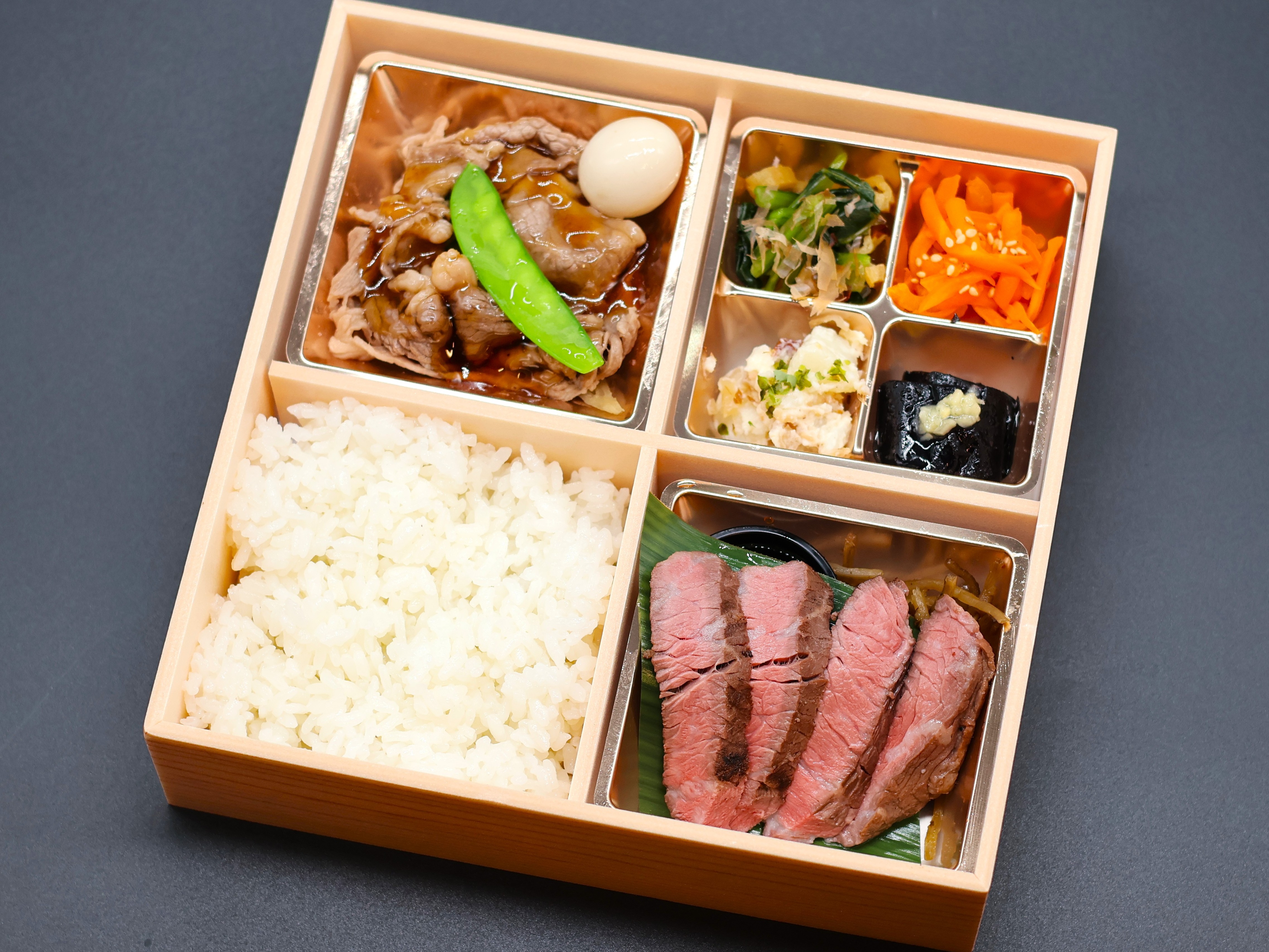 国産牛特上ランプステーキとA5すき焼き御膳