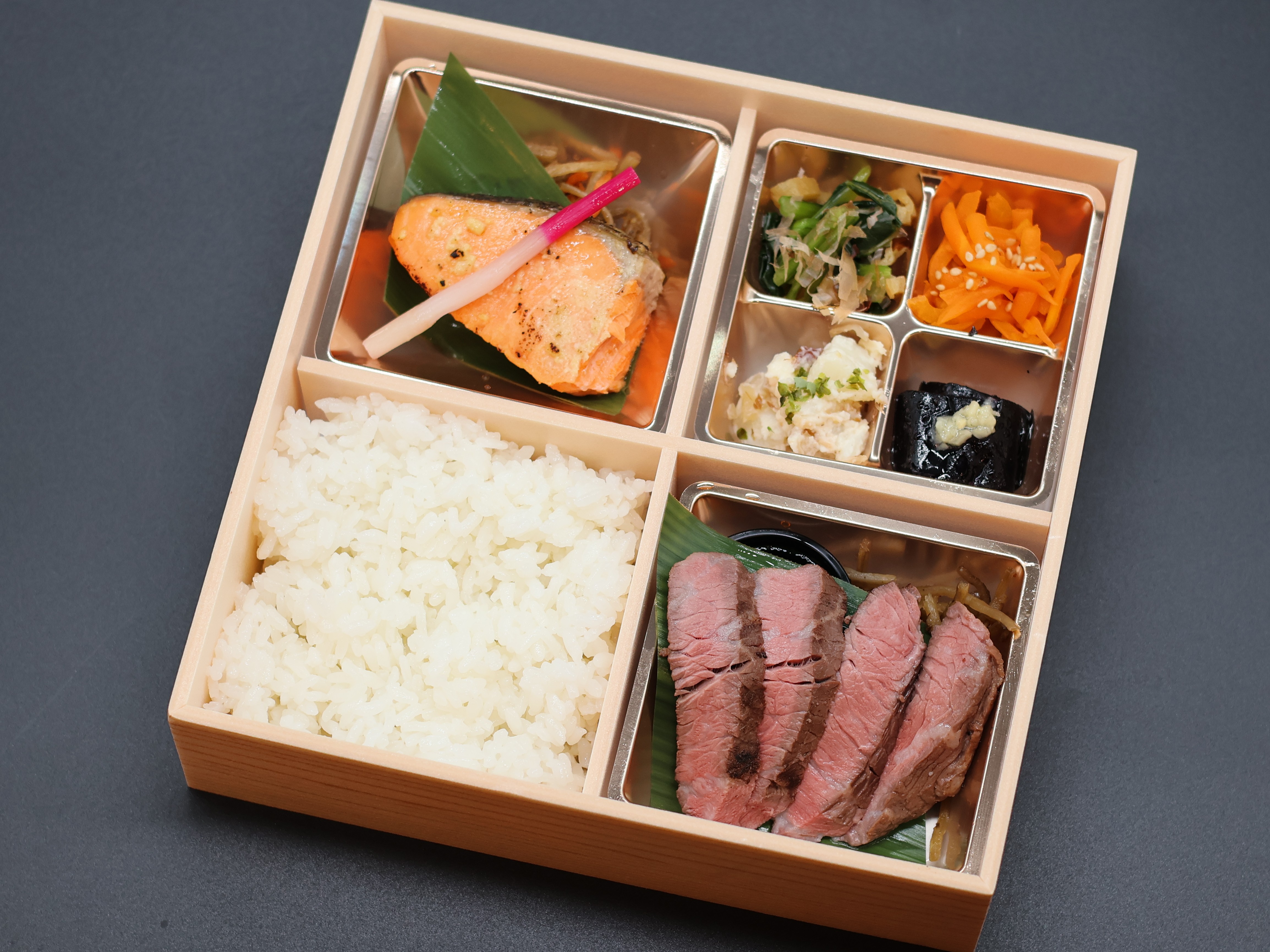 国産牛特上ランプステーキとトロ銀鮭西京焼き御膳