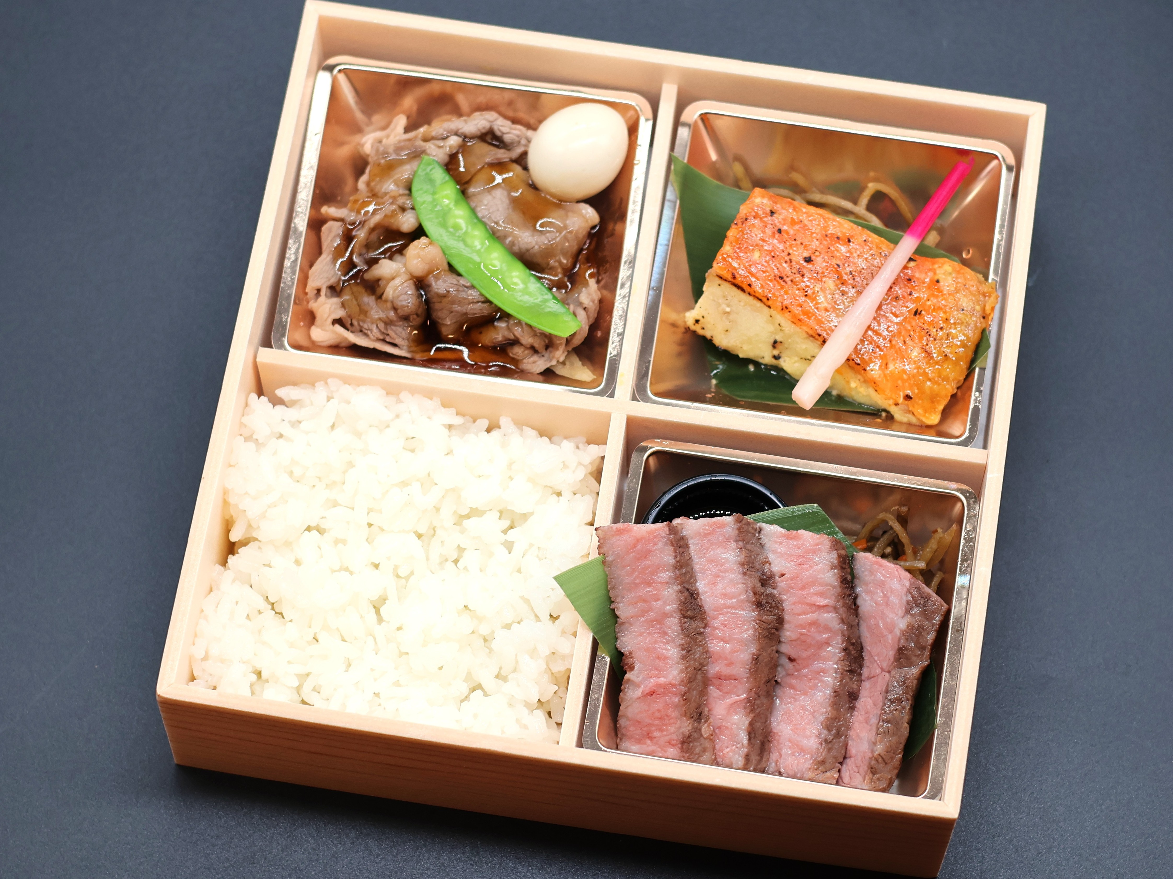 A5黒毛和牛「九州王」イチボステーキとすき焼き、金目鯛西京焼き御膳