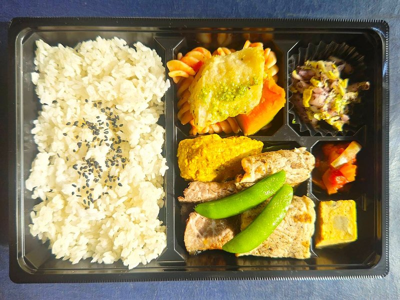 和牛ステーキ入り和洋折衷幕の内弁当
