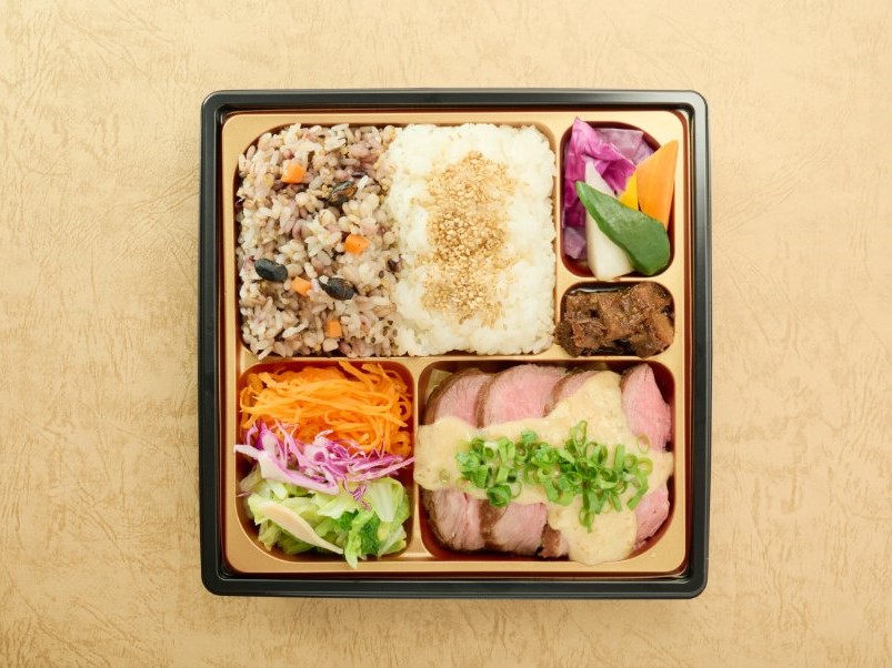 牛赤身のグリエマスタードソース 十六穀米とバーニャカウダ