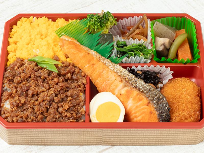 【そぼろ】鮭の塩焼き弁当