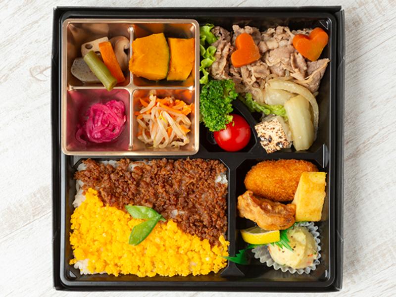 贅沢彩りそぼろ弁当牛すき焼き