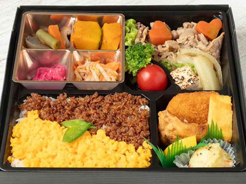 贅沢彩りそぼろ弁当牛すき焼き