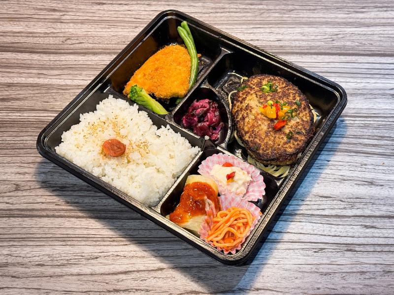ハンバーグ御膳（通常）白身フライ