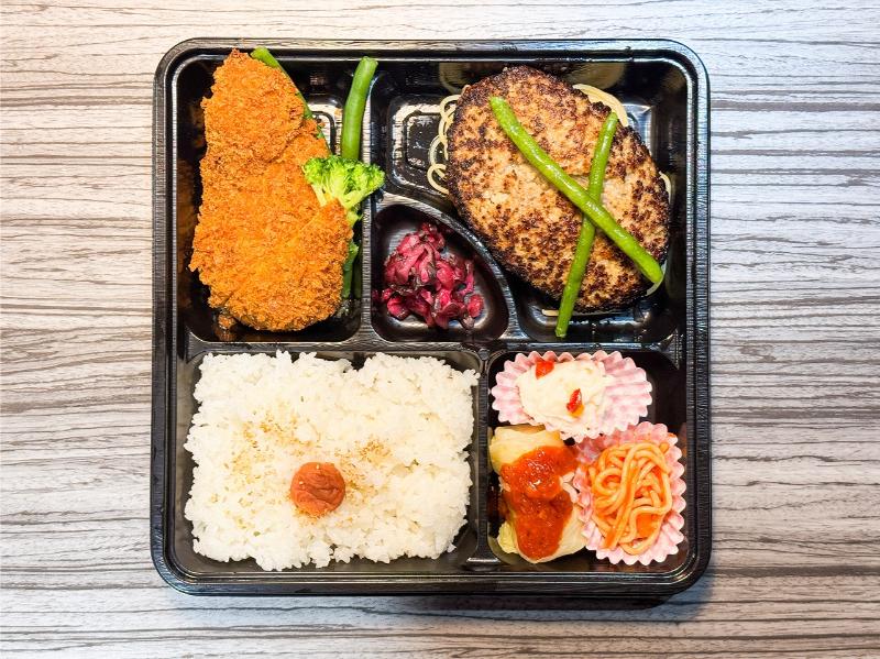 ハンバーグ御膳（上）チキンカツ（12月24日・12月25日 注文不可）