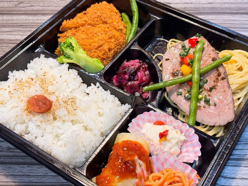 ローストビーフステーキ御膳（上）チキンカツ