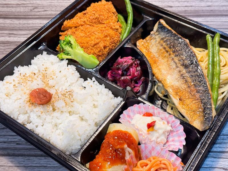 焼きサバ御膳（上）チキンカツ（12月24日・12月25日 注文不可）