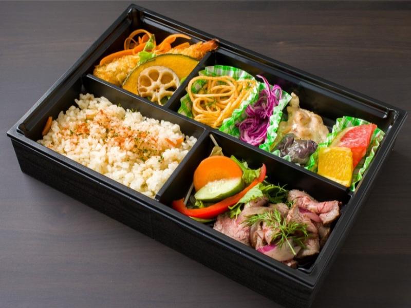 旬の食材を使ったローストビーフ弁当