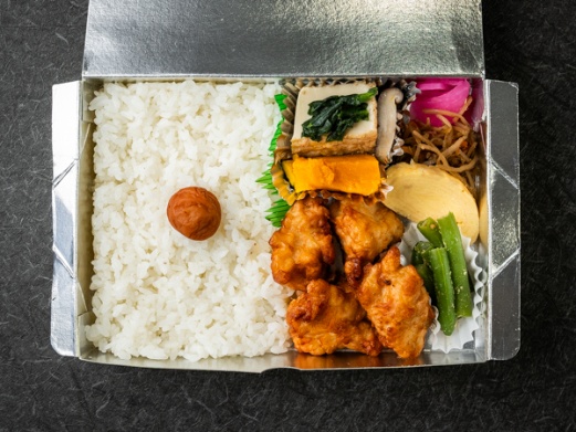 鶏の唐揚げと７種の総菜ひのまる弁当