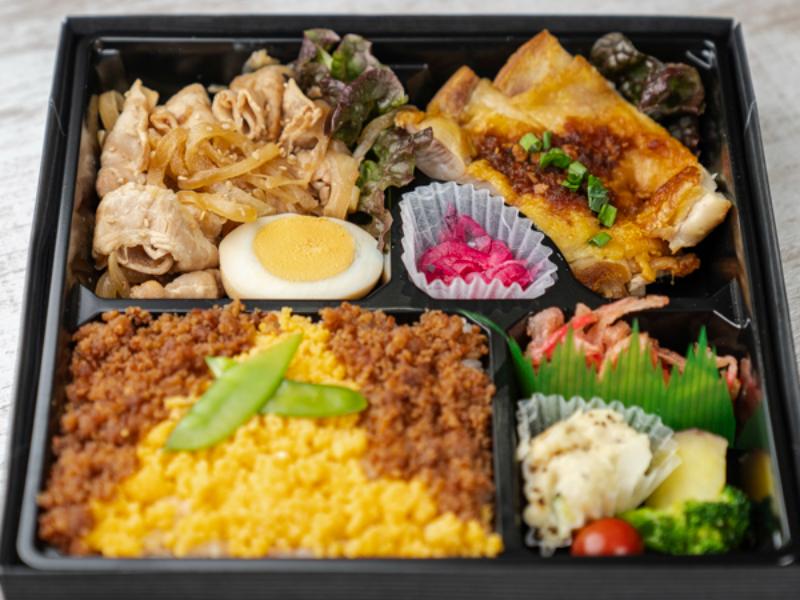 【Wメイン弁当】グリルチキンと生姜焼き