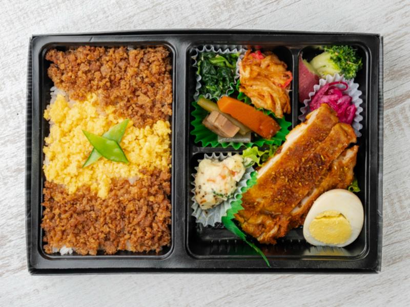 【そぼろ弁当】スパイスグリルチキン