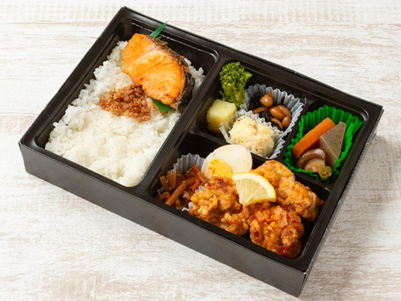 鮭の塩焼きと唐揚げ弁当
