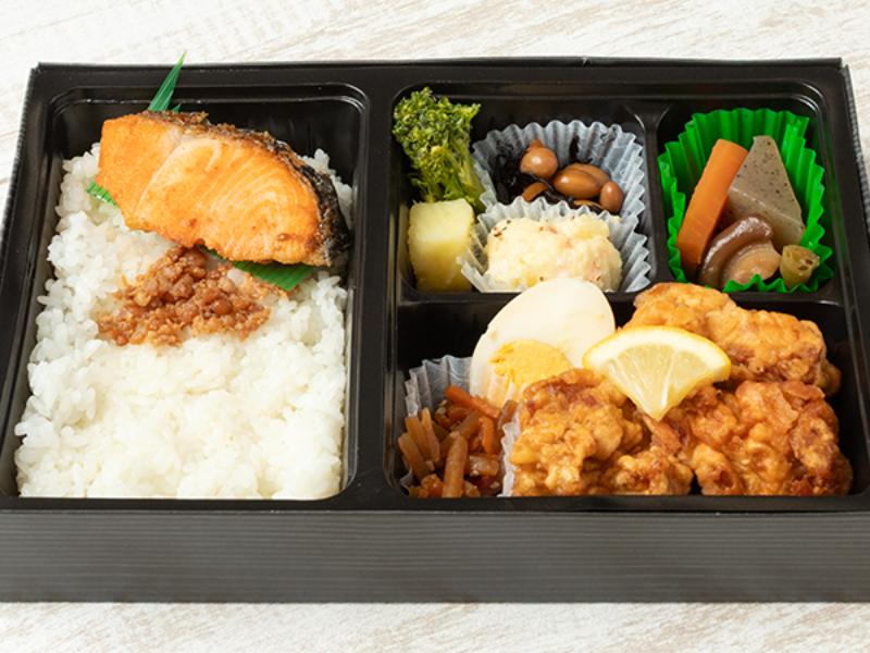鮭の塩焼きと唐揚げ弁当