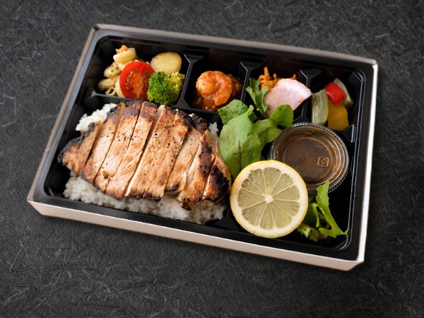 花きゃべつのステーキ御膳〈三元豚ポーク〉