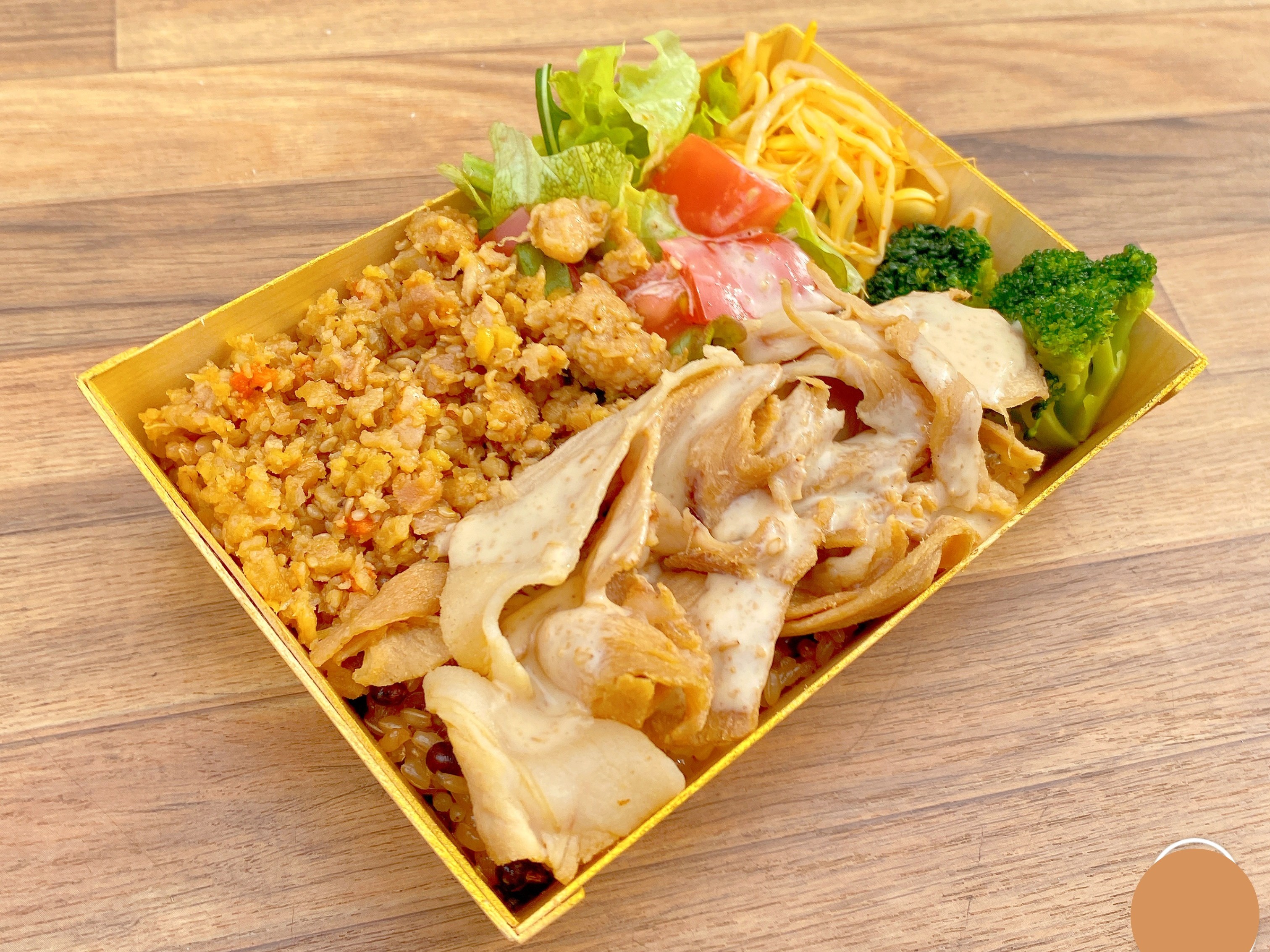 【酵素玄米 彩弁当】ビタミン豊富な豚しゃぶ胡麻ソース