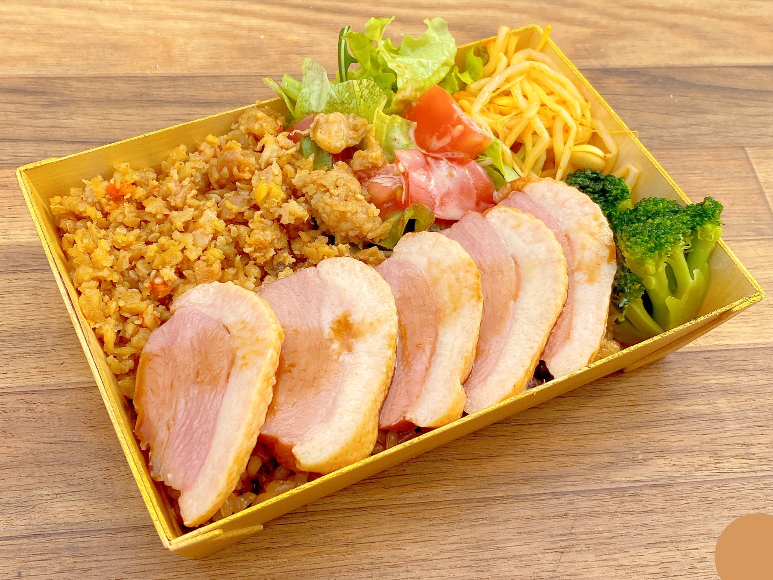 【酵素玄米 彩弁当】燻製鴨肉のソテー～和風おろしソース～