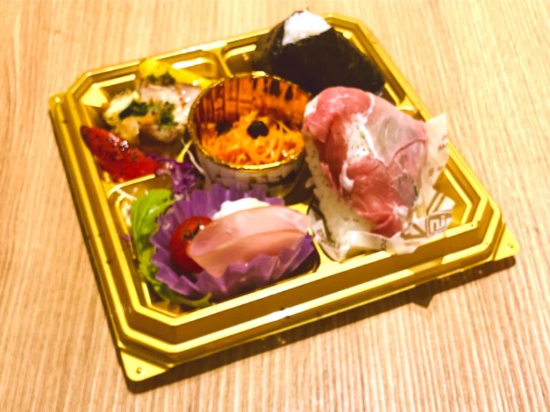 ＤＥＲＩおにぎりのオードブル弁当