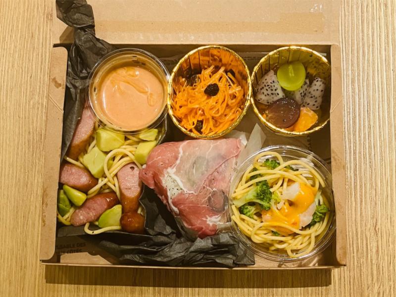 ＤＥＲＩおにぎりとパスタのお弁当