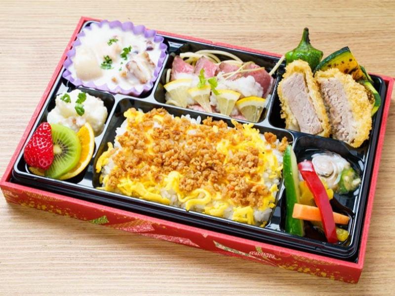 ＳＡＫＩＧＡＫＥ御膳〜鶏そぼろ飯〜（５００ｍｌ緑茶ペットボトル付き）