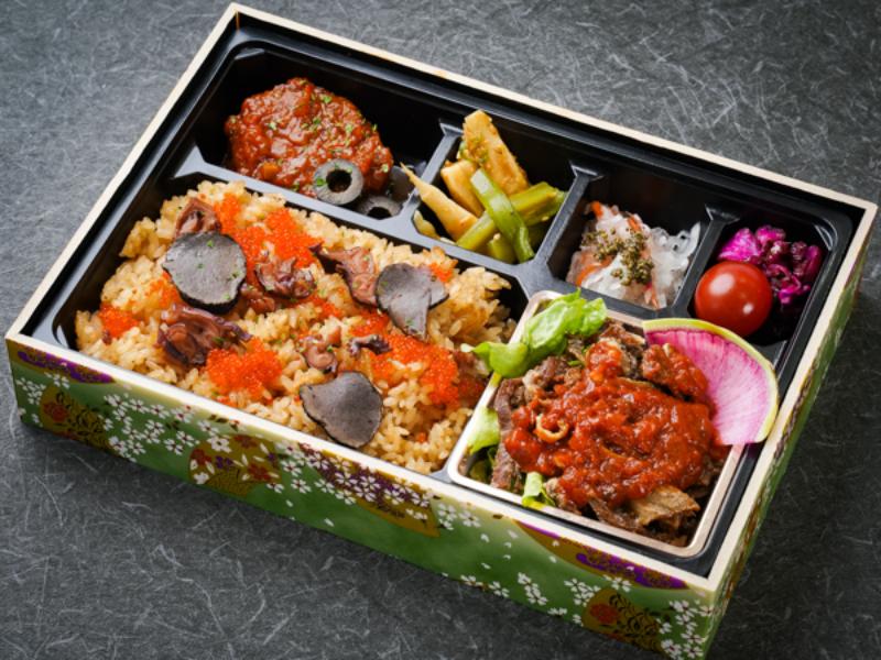 自家製ソースのグリルトマトバーグと熟成牛バラのトマト好き焼きのトリュフ蛸飯弁当