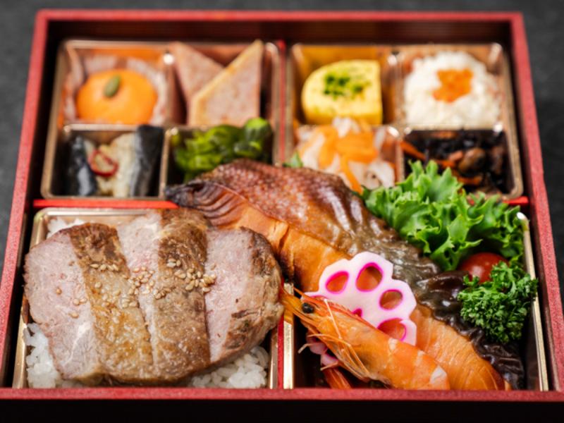 熟成サーモンとステーキ重御膳