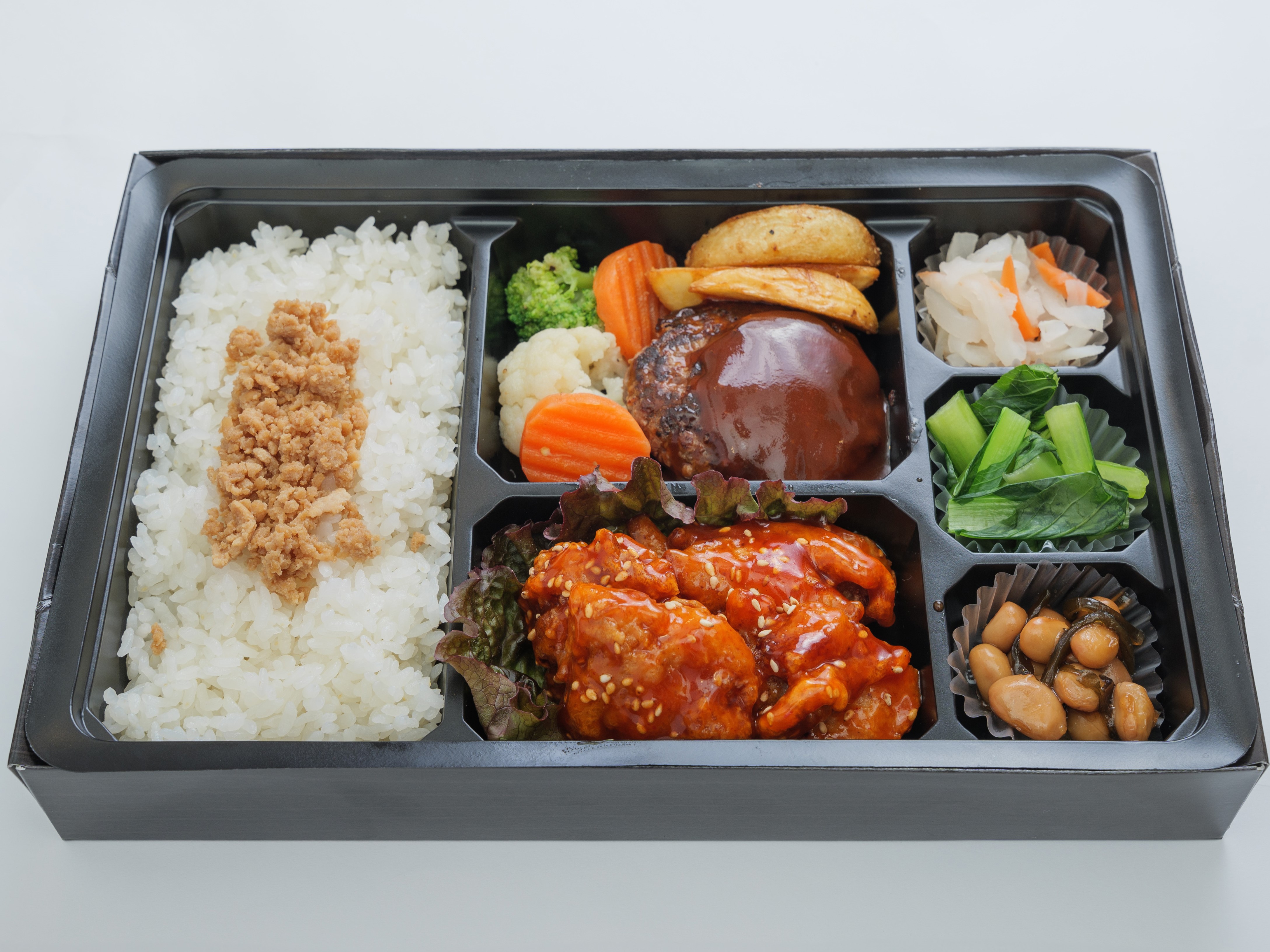 ヤンニョムチキン＆牛タンハンバーグ弁当
