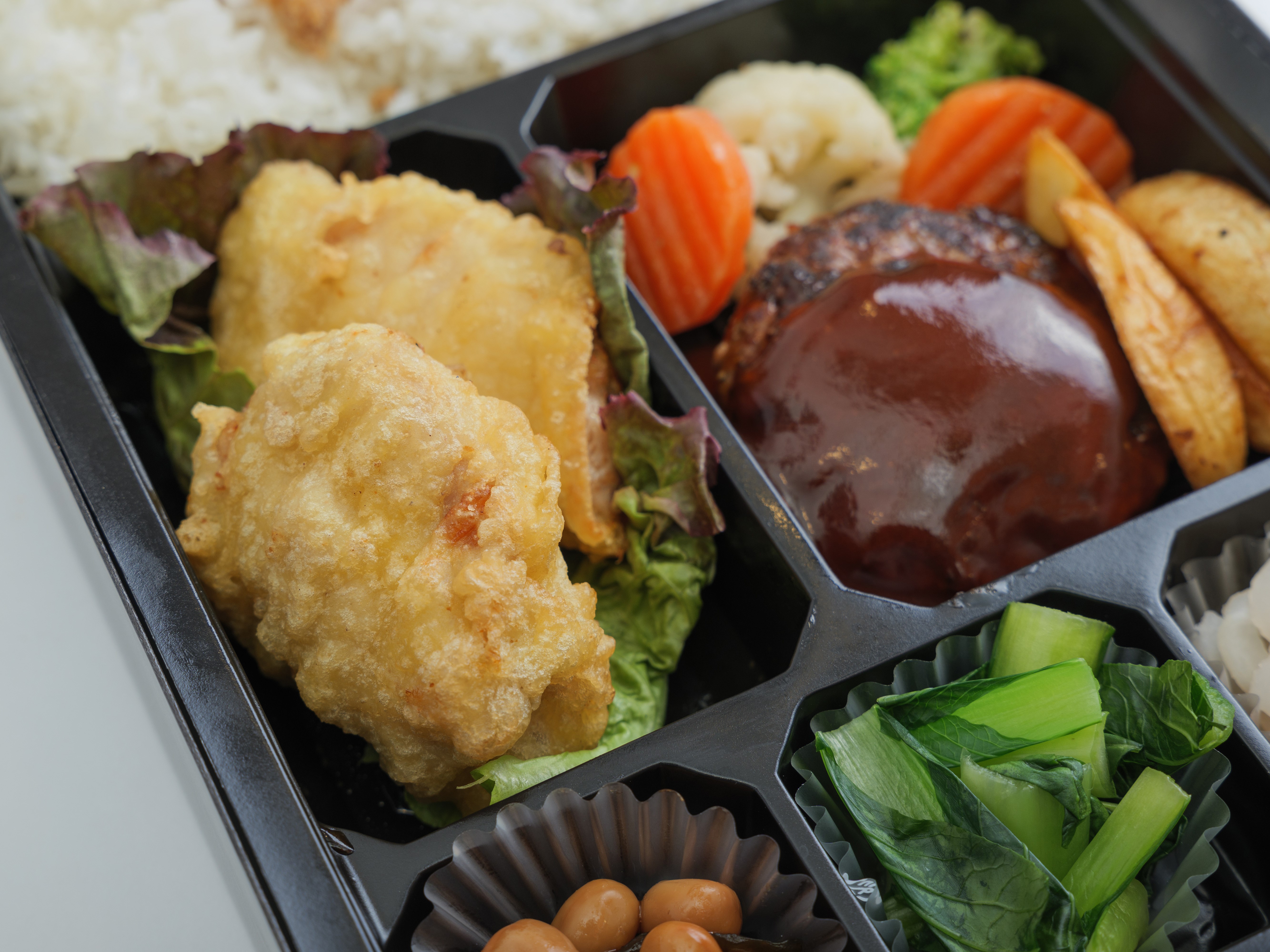 鶏天＆牛タンハンバーグ弁当